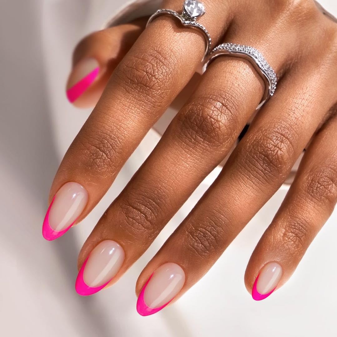 Barbie Kiss Almond Nails - Press On Nails