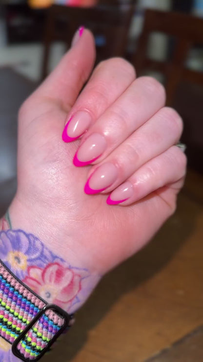 Barbie Kiss Almond Nails - Press On Nails